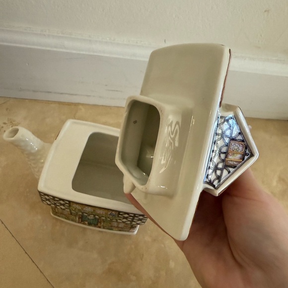 Sadler House Ivy English Country House Teapot - Picture 4 of 8